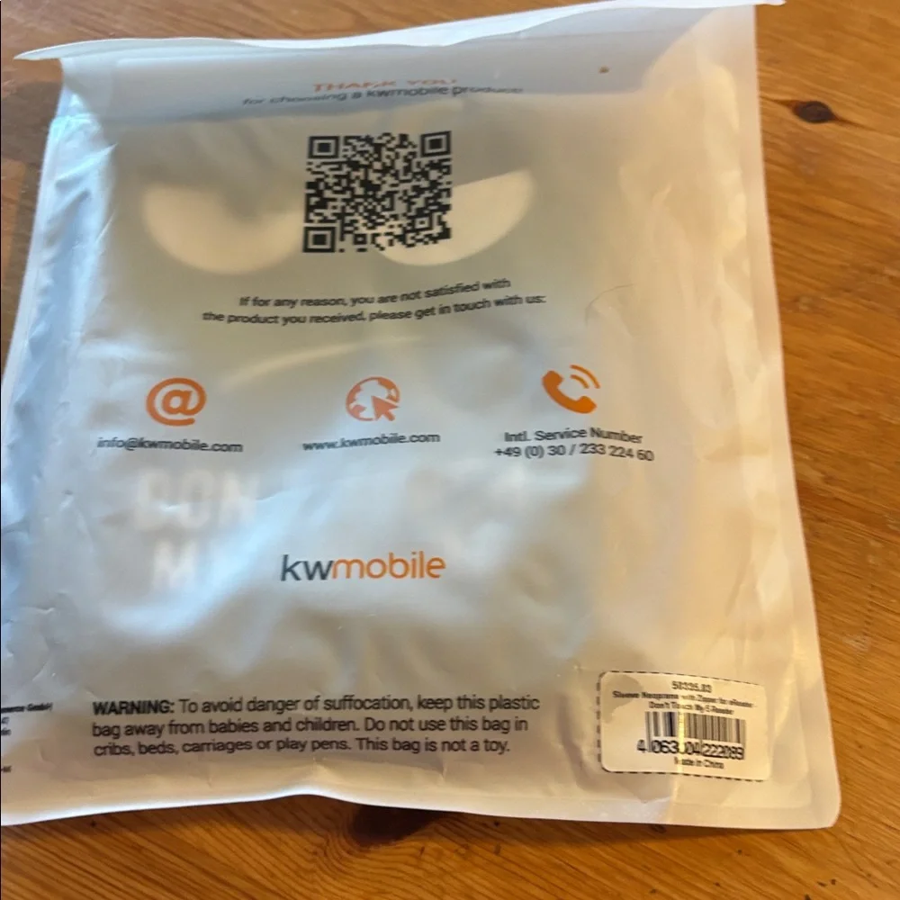 NWOT kwmobile E-Reader Sleeve with Fun Design